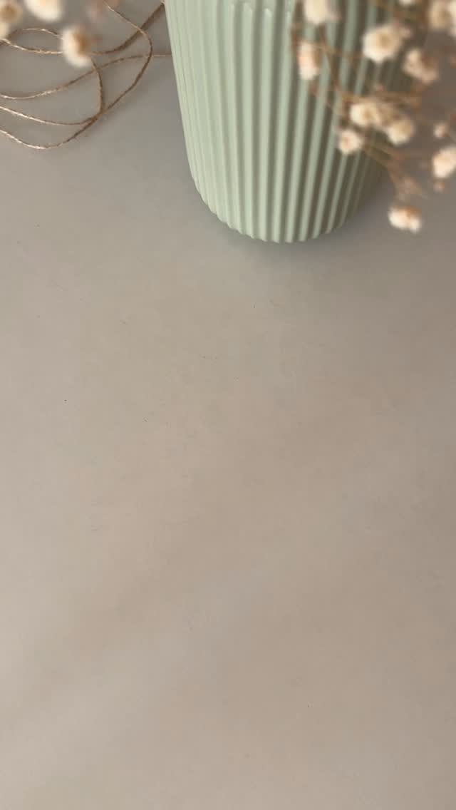 Instagram post from moni_greeting_cards. This post is in position 4.